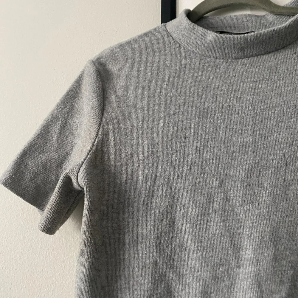 Zara | EUC Trafaluc Gray Mock Neck Short Sleeve Knit Sweater Top Size Large - Picture 6 of 8